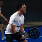 Een assortiment van topkwaliteit padelrackets van gerenommeerde merken, geschikt voor alle niveaus van spelers.